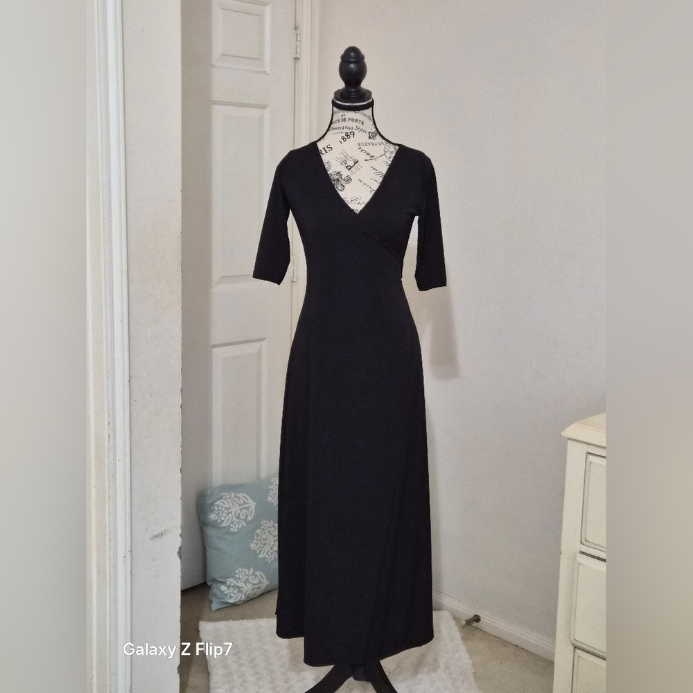 Elegant Wrap Around Dress Black V-Neck With 3/4 Sleeves